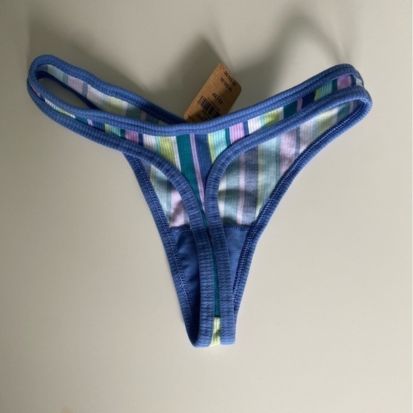 NWT 🆕 Victoria’s Secret Pink Cotton Ribbed Striped Thong in XS - Picture 2 of 4